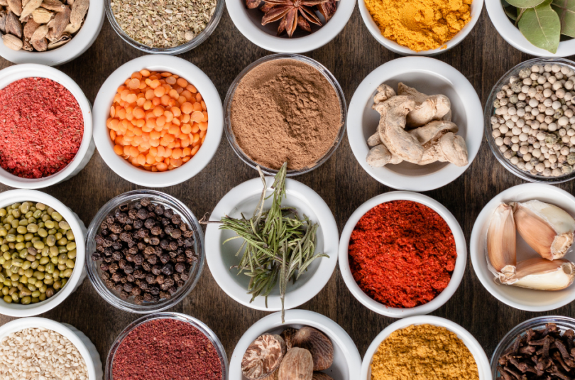UNDERSTANDING SPICES: A QUICK GUIDE TO EVERY SPICY AND HERB IN YOUR KITCHEN
