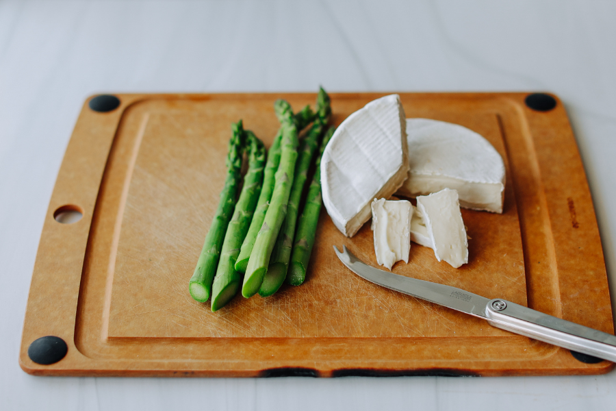PUFF PASTRY WITH ASPARAGUS, BRIE & SMOKED HONEY