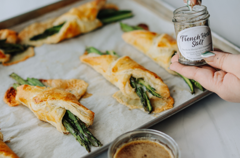 PUFF PASTRY WITH ASPARAGUS, BRIE & SMOKED HONEY