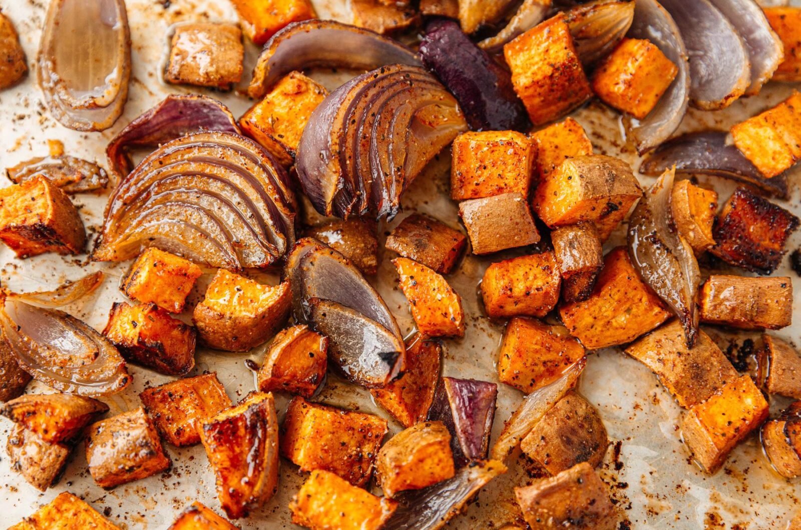 ROASTED APPLE CHIPOTLE SWEET POTATOES