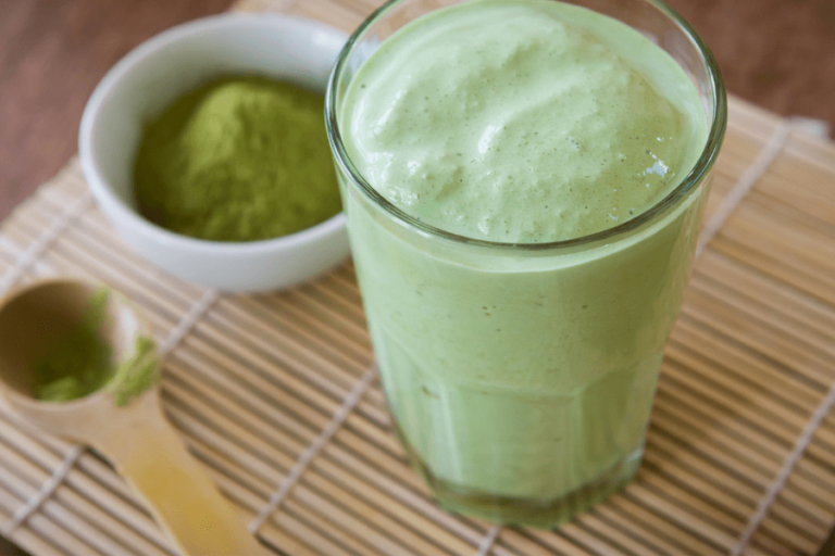 coconut-vanilla-matcha-smoothie