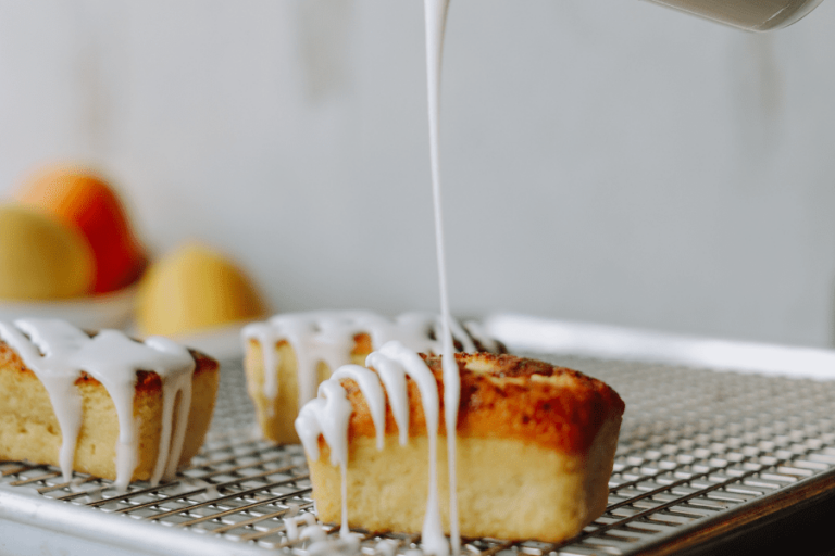 olive-oil-cake-pour-WEB