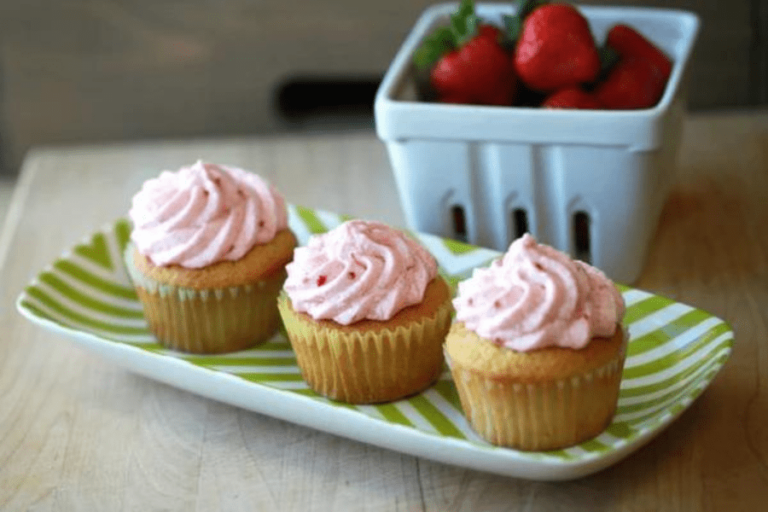 strawberry-buttercream-cupcakes-WEB