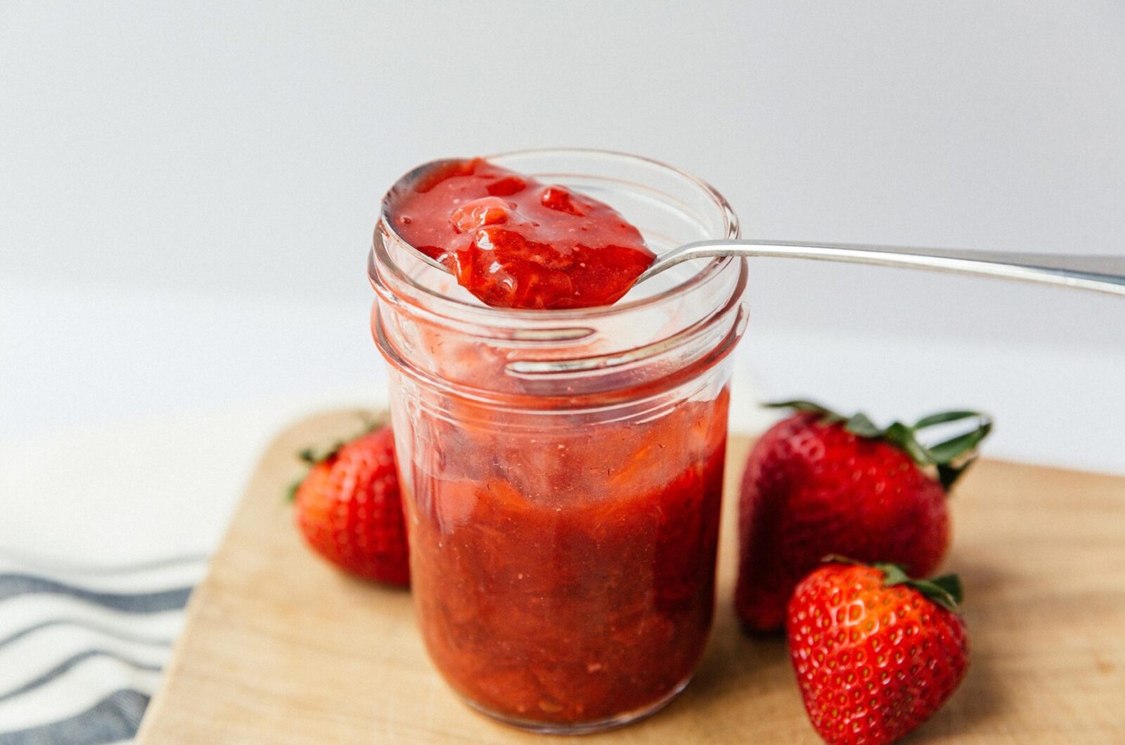 QUICK STRAWBERRY SAUCE