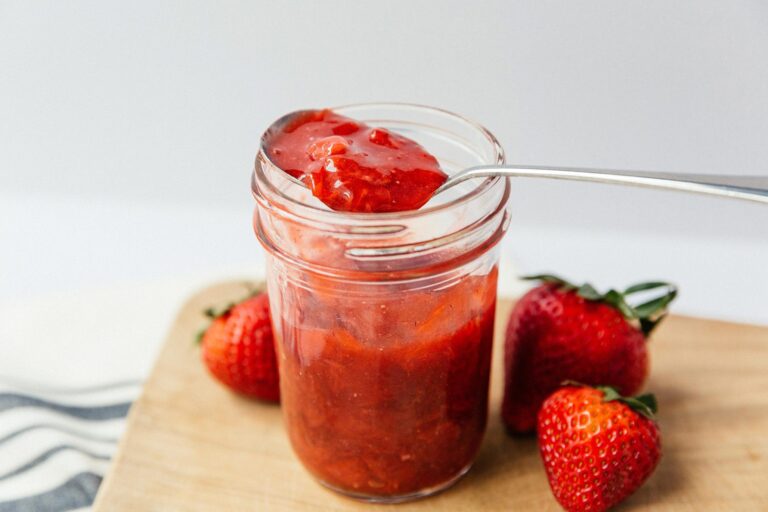 strawberrysauce-5-web-e1666492335596