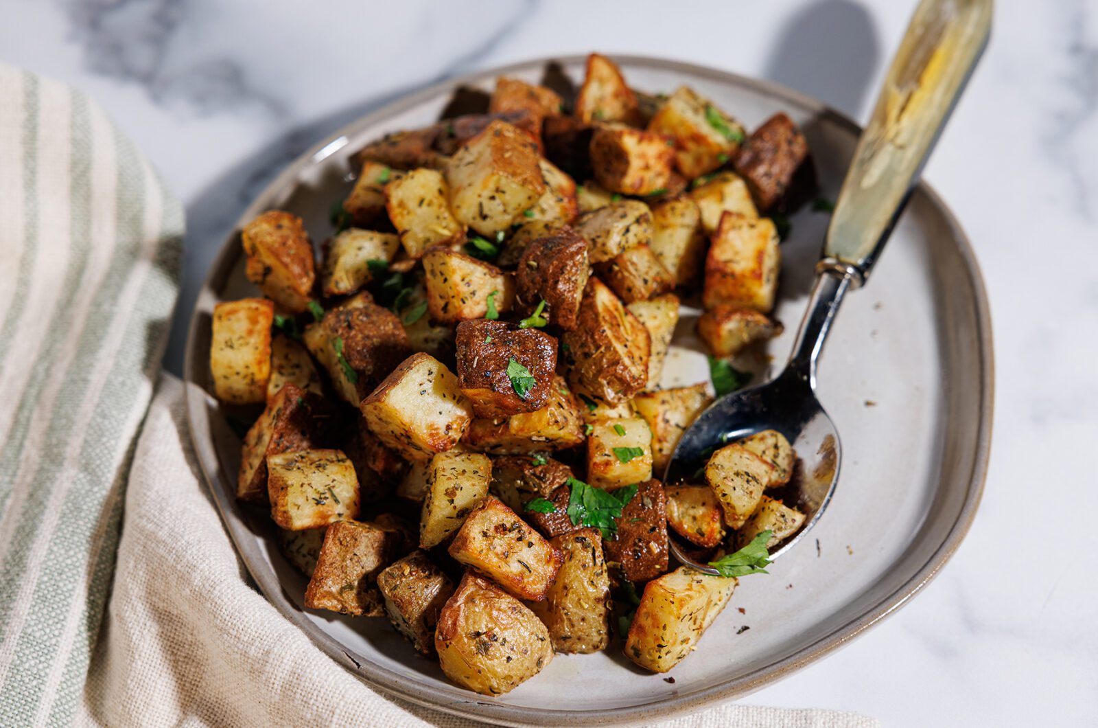 CRISPY AIR FRYER POTATOES
