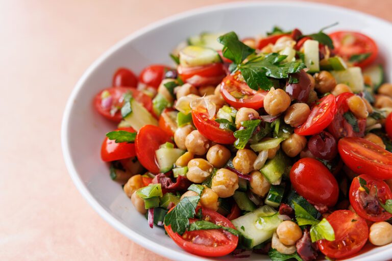 RSS-GreekChoppedSaladwChickpeasFeta-August2025_0001-RS